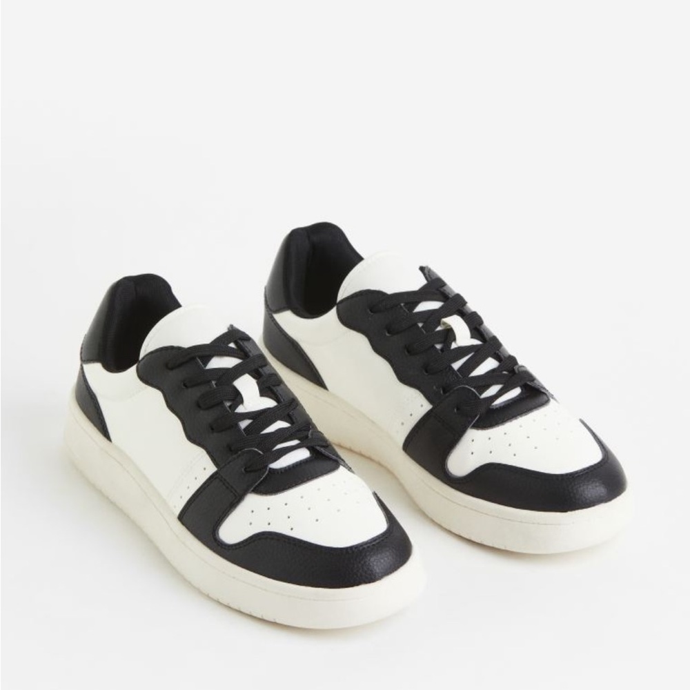 Black&white sneakers
